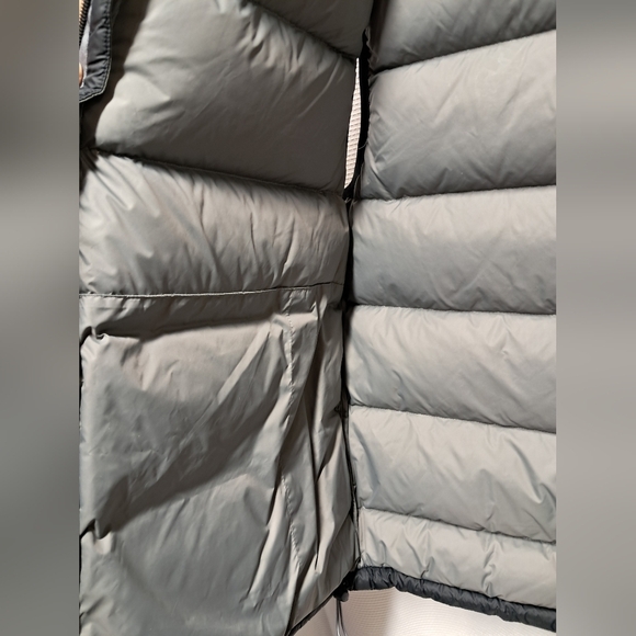 Men's XL Mountain Hardwear Down Vest - Picture 4 of 5